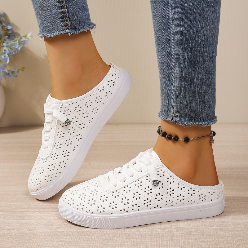Slip On Mule Flat - 花柄カットアウトスリッポンミュールトレーナー、伸縮性のあるクイックレース、フラットホワイト、レディースサマーストリート、滑り止めカジュアルシューズ