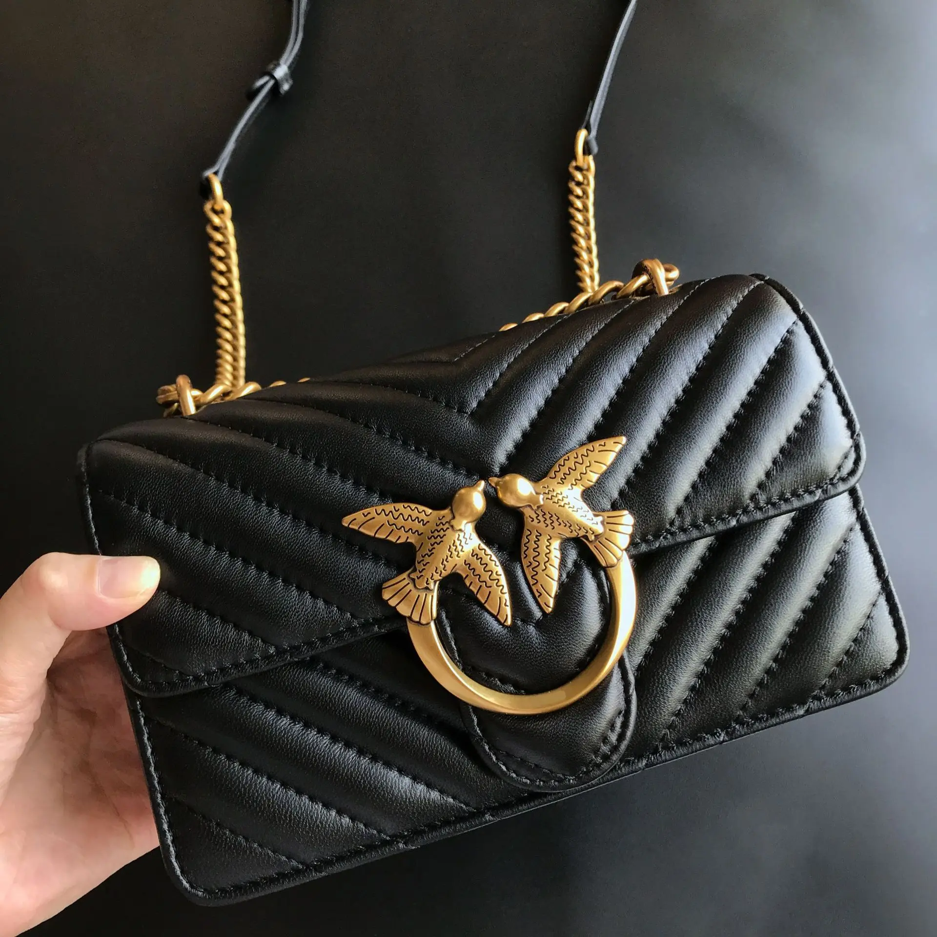 Women'S Shoes Louis Vuitton - ギフト ピンコ同型 V字柄 ゴートスキン スワローバッグ 本革