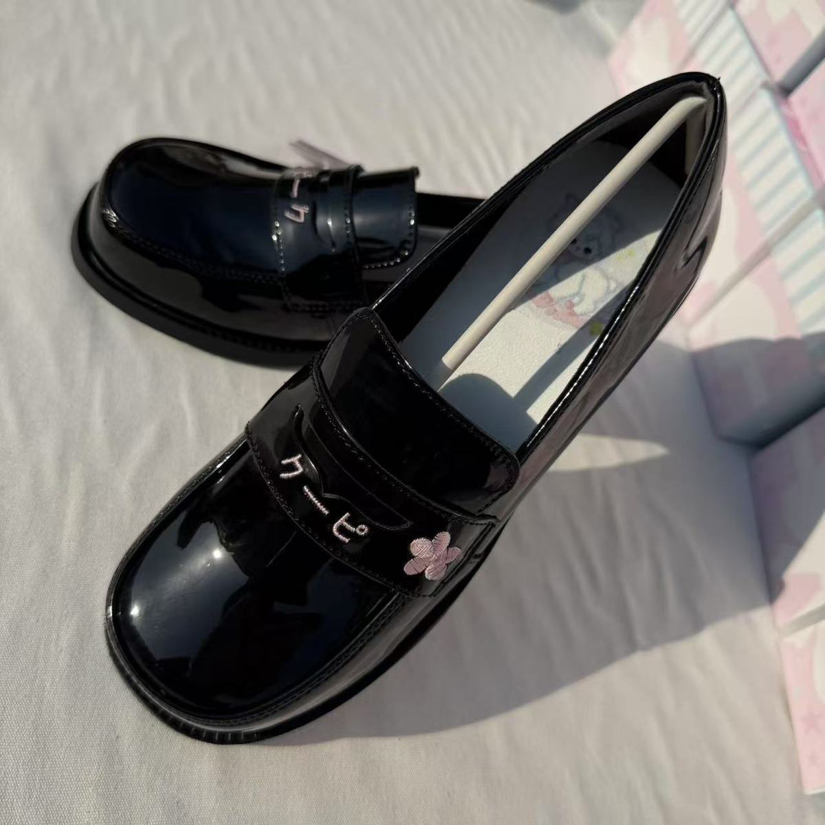 素敵な日本風女子ロリータJK縫製シューズ、女子学生向け刺繍入 - Women Shoes Loafers のレビューと価格