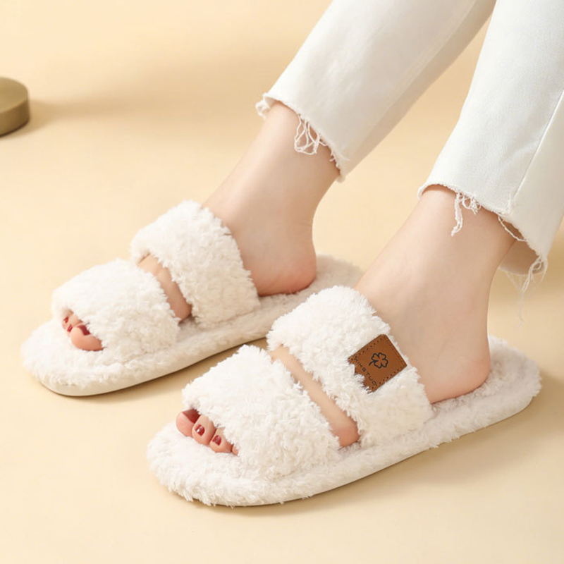 秋冬用フラットソールふわふわホームスリッパ レディース 室内 - Fluffy Fur Slipper のレビューと価格